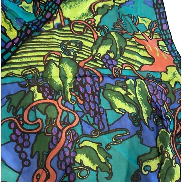 Zazou vineyard grapes, scarf, approximately 17 1/2” x 70” - Picture 4 of 7